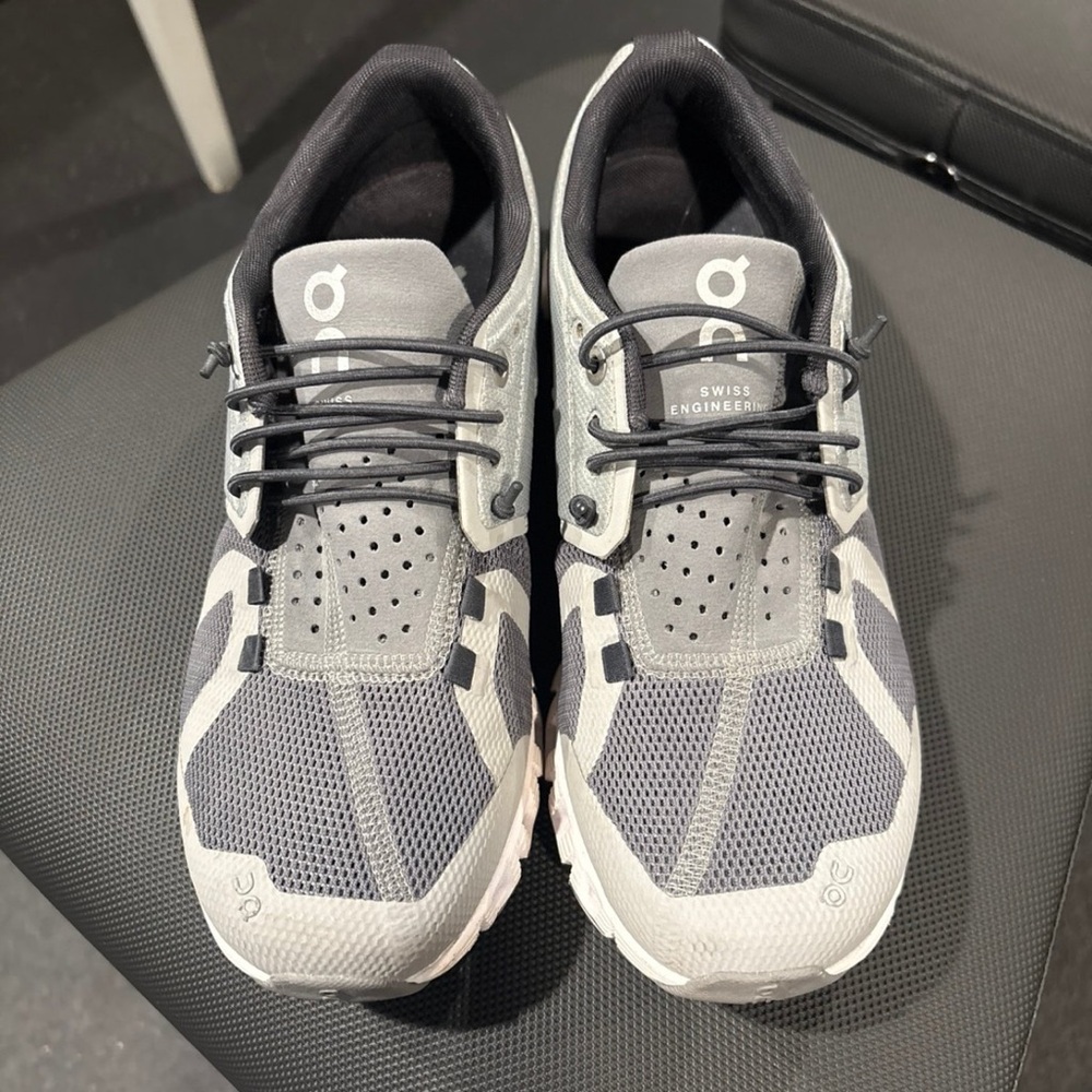 On Gray Athletic Shoes size 7 great condition